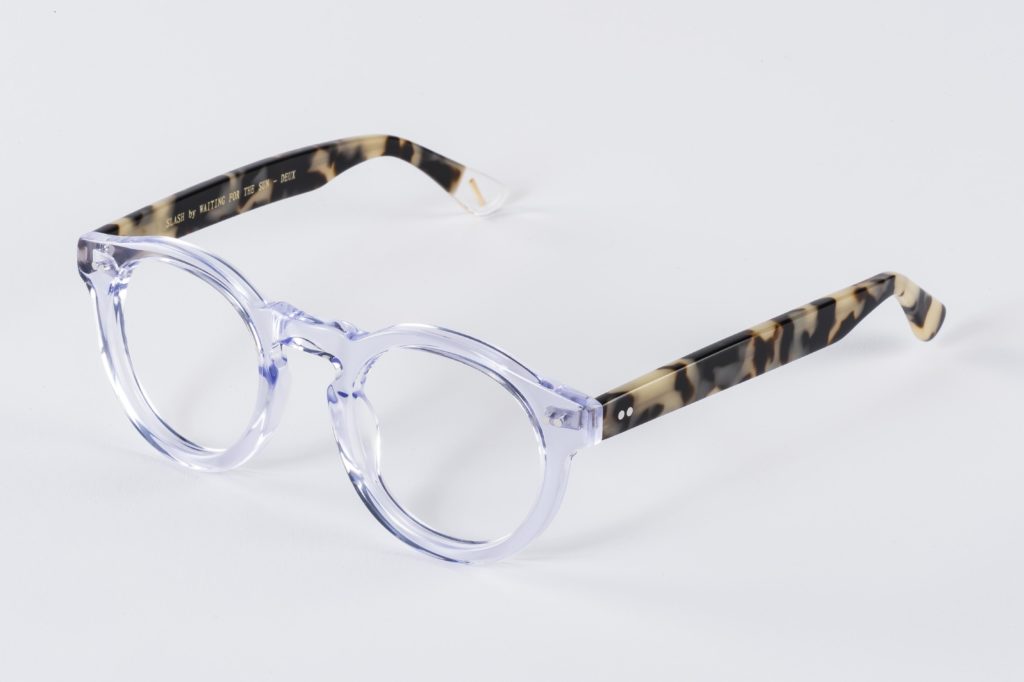 Lunettes tendance 2019 translucide waiting for the sun